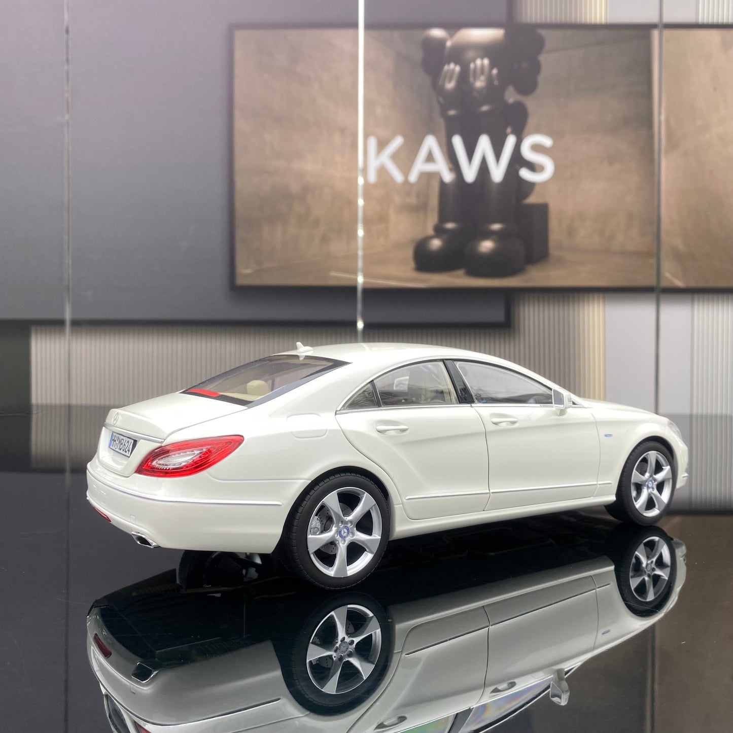 NOREV 1/18 Mercedes-Benz CLS Coupe 2011 Alloy Fully Open White Simulation Car Model Ornament