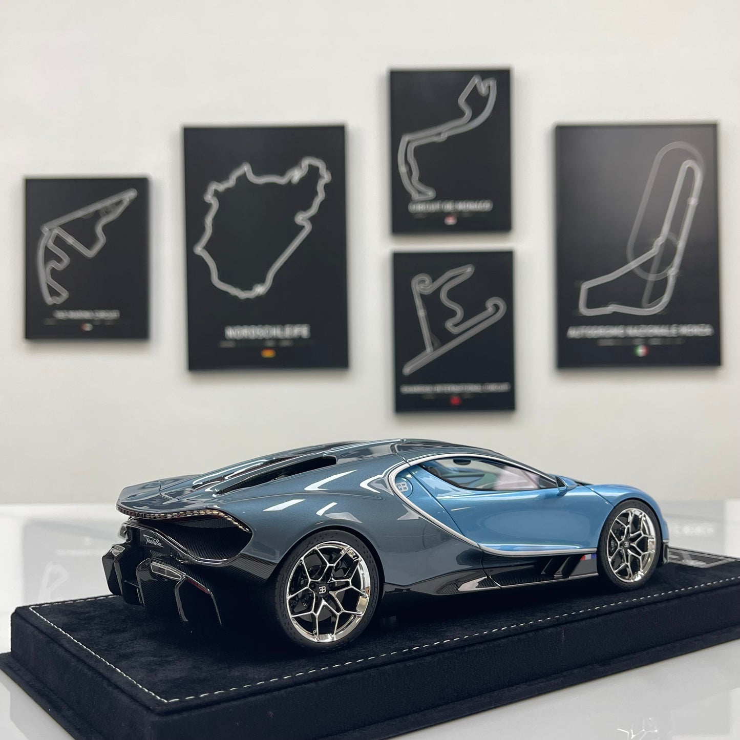HH MODEL 1/18 Bugatti Tourbillon — Launch Color Limited Edition Model Car