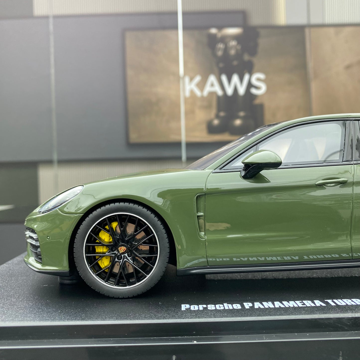 GT Spirit 1/18 Porsche Panamera Turbo S Sport Turismo Model