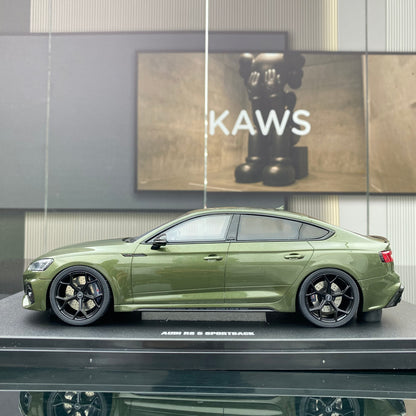 Adornos de simulación de coche verde Audi RS 5 COMPETITIONE a escala 1/18 GT Spirit