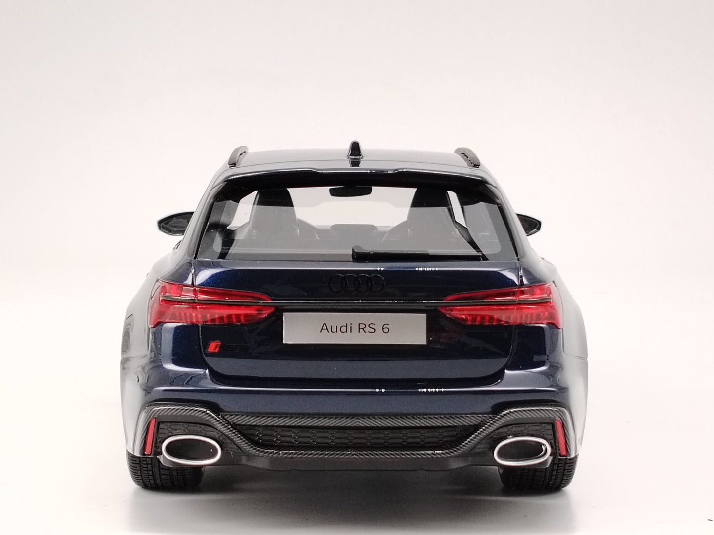 TOPSPEED 1/18 Audi AUDI RS6 AVANT Simulation Car Model Ornaments Closed