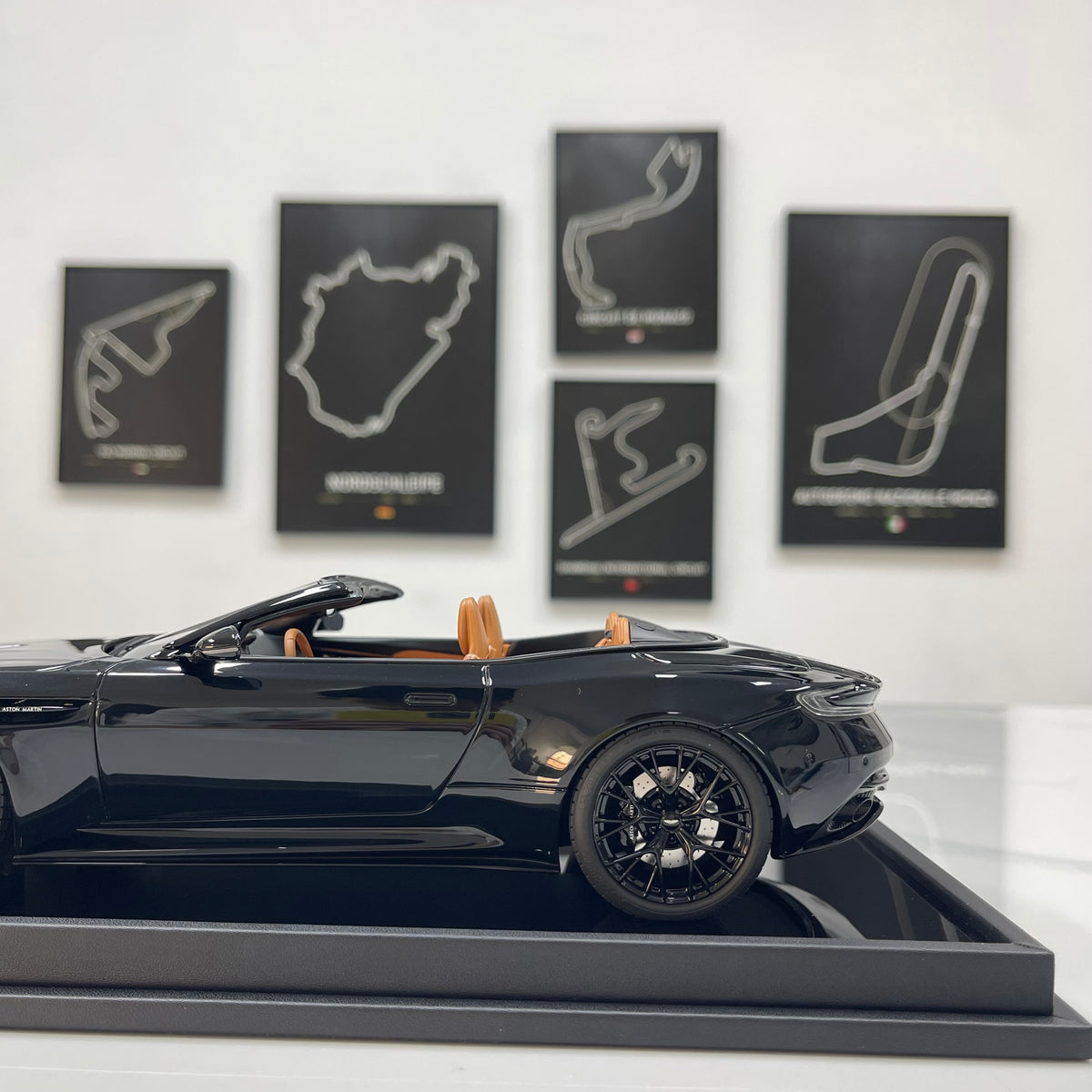 MOTORHELIX 1/18 Aston Martin DB12 Volante Convertible - Ink Black (MH398)