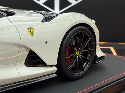 BBR 1:18 Ferrari 812 Competizione Aperat 23/24  DDJ004