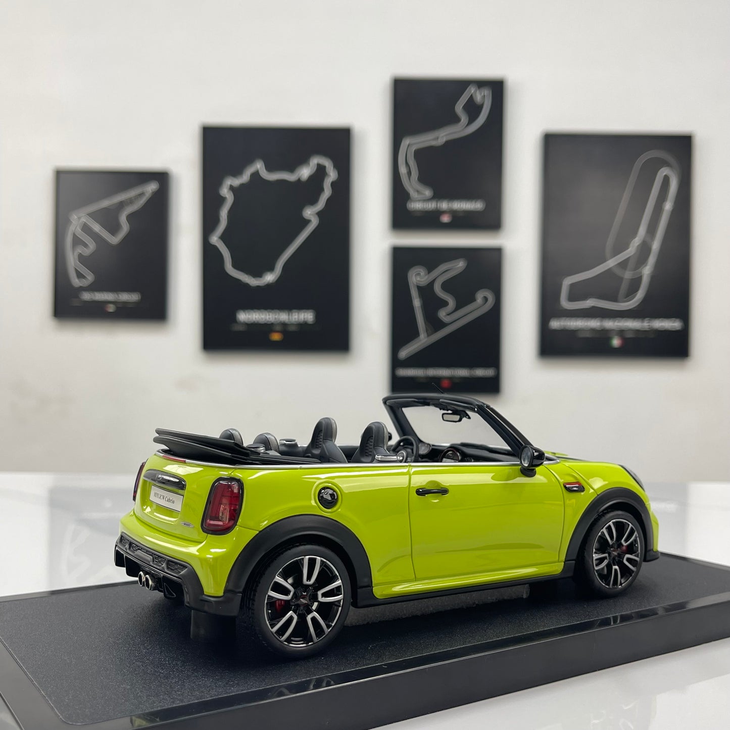 OTTO 1/18 MINI JCW Cabrio Zesty Yellow OT1303
