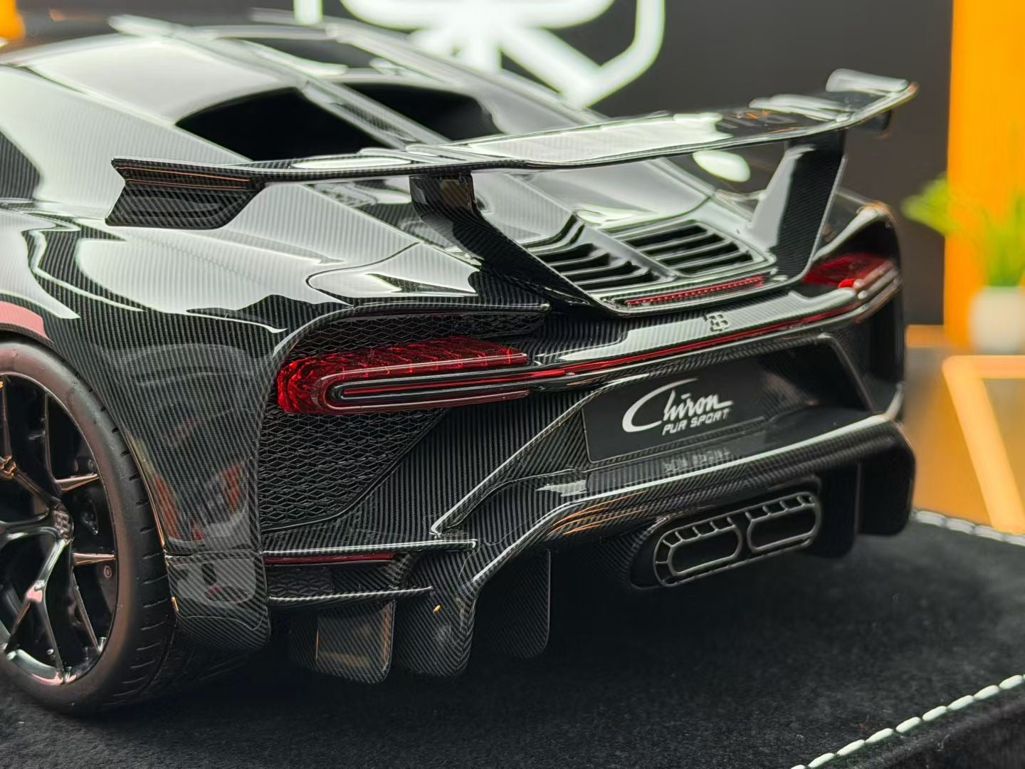 HH 1:18 Bugatti Chiron pur Sport 10/30 DDJ025