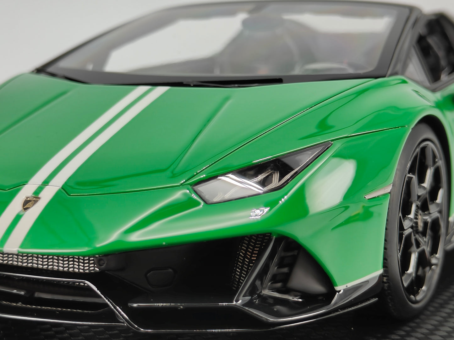 MR 1/18 Lamborghini Huracan EVO 60th Anniversary Edition Viper Green Limited Edition Car Model LAMBO037SB