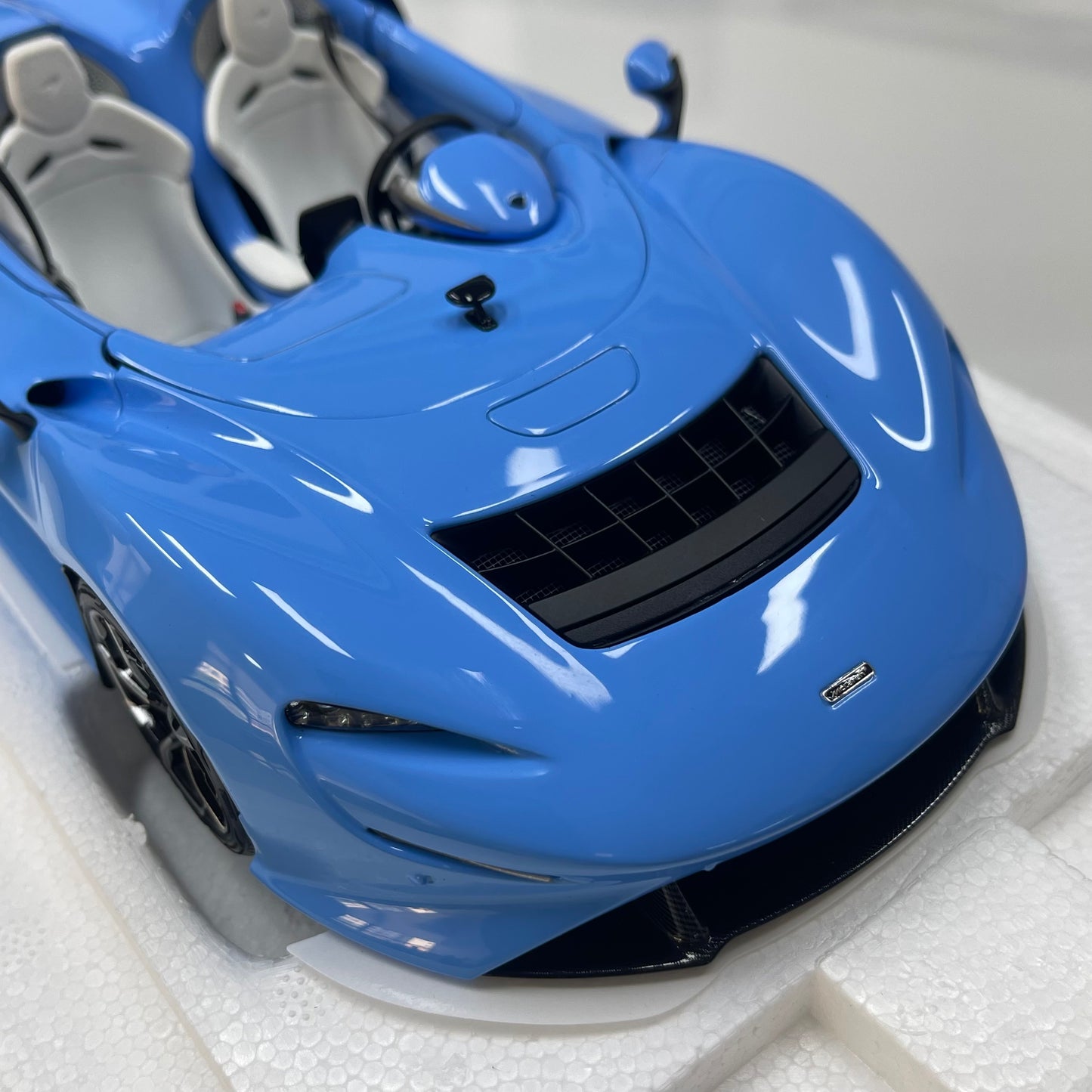 LCD 1/18 McLaren Elva Diecast Model — Sky Blue (LCD18015-BU)