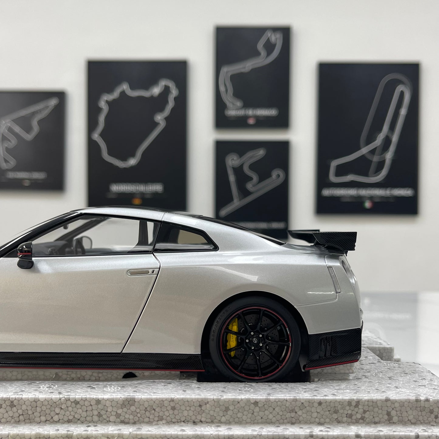 MOTORHELIX 1/18 Nissan GT-R NISMO (R35) Special Edition 2022 Ultimate Metallic Silver Alloy Model Car