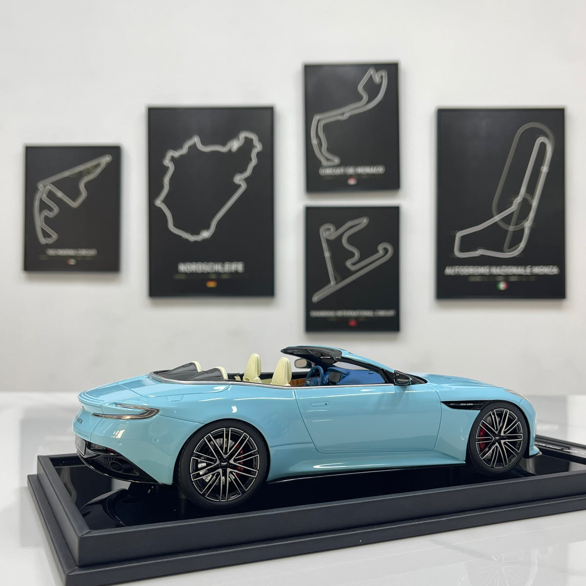 MOTORHELIX 1/18 Aston Martin DB12 Volante (Convertible) – Glass Blue – MH397