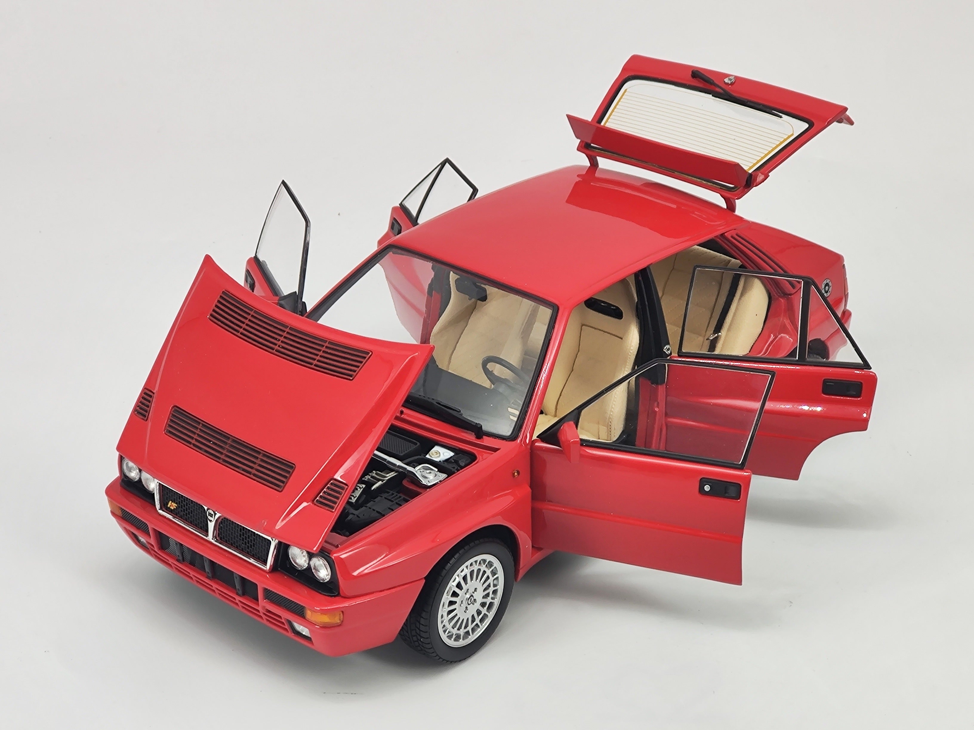 Kyosho Lancia Delta HF Integrale レッド New 1:18 Kyosho Model Car Lancia Delta HF Integrale