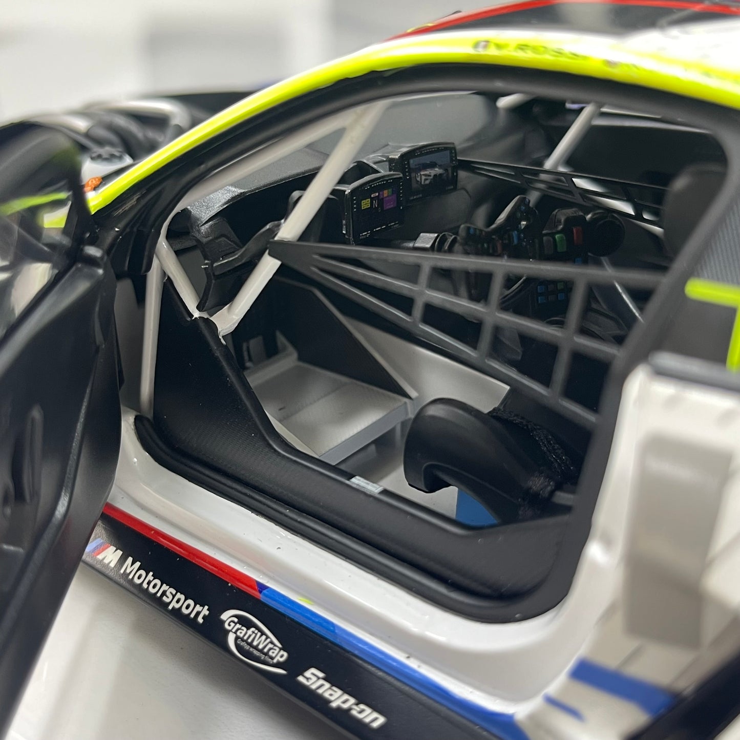 MINICHAMPS 1/18 BMW M4 GT3 TEAM WRT 12H BATHURST 2025 White Paint 110252046