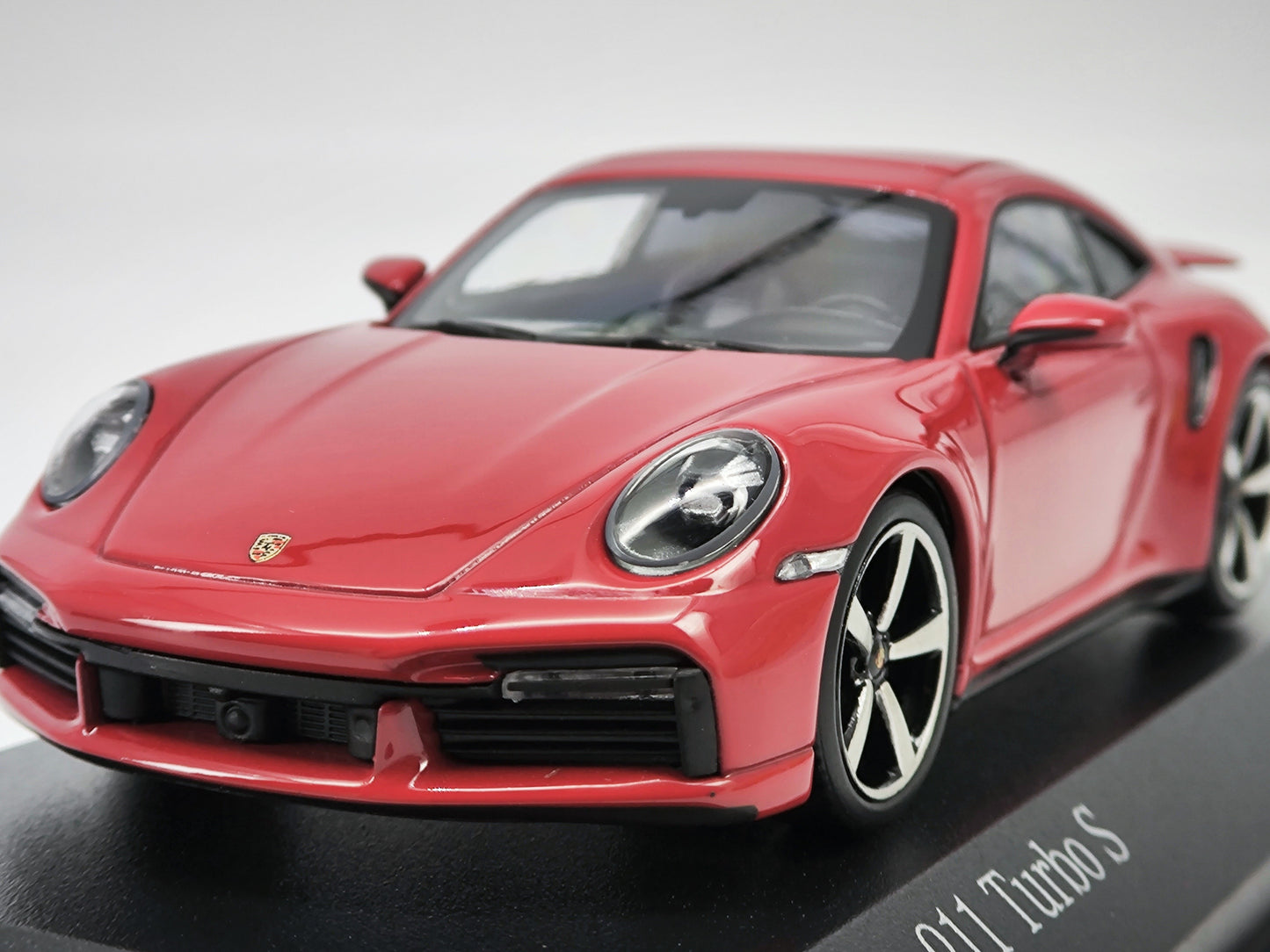 MINICHAMPS 1/43 Porsche 911 turbos alloy car model