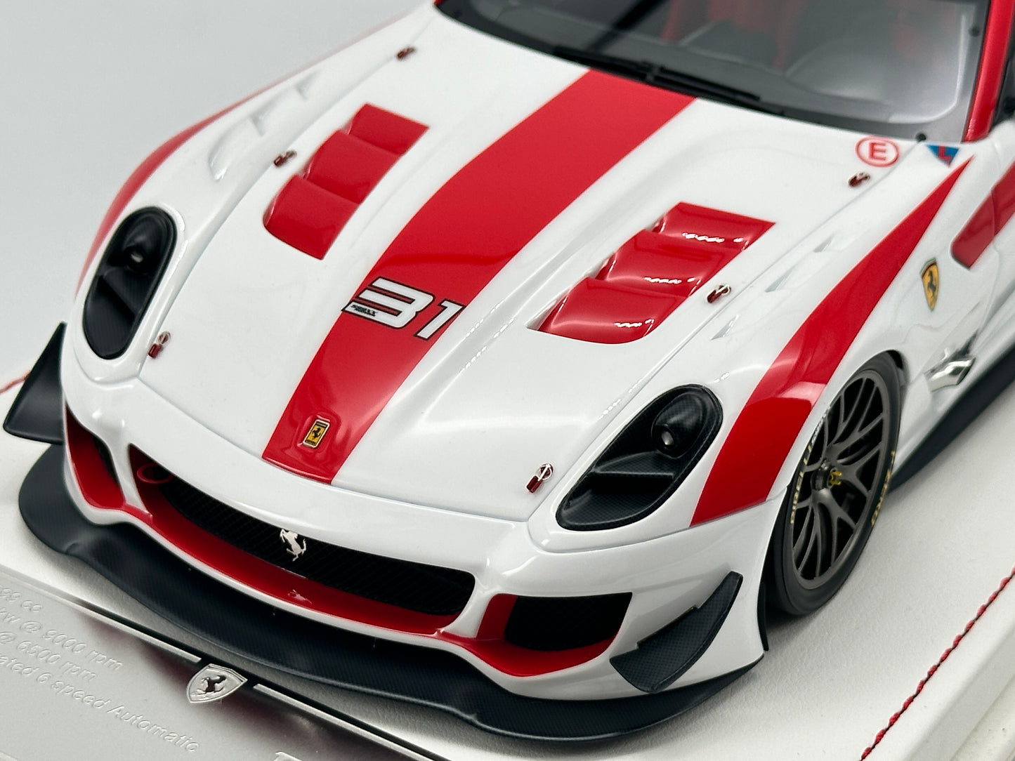 DG 1/18 Ferrari 599XX EVO #31 White and Red Livery Scale Model Car
