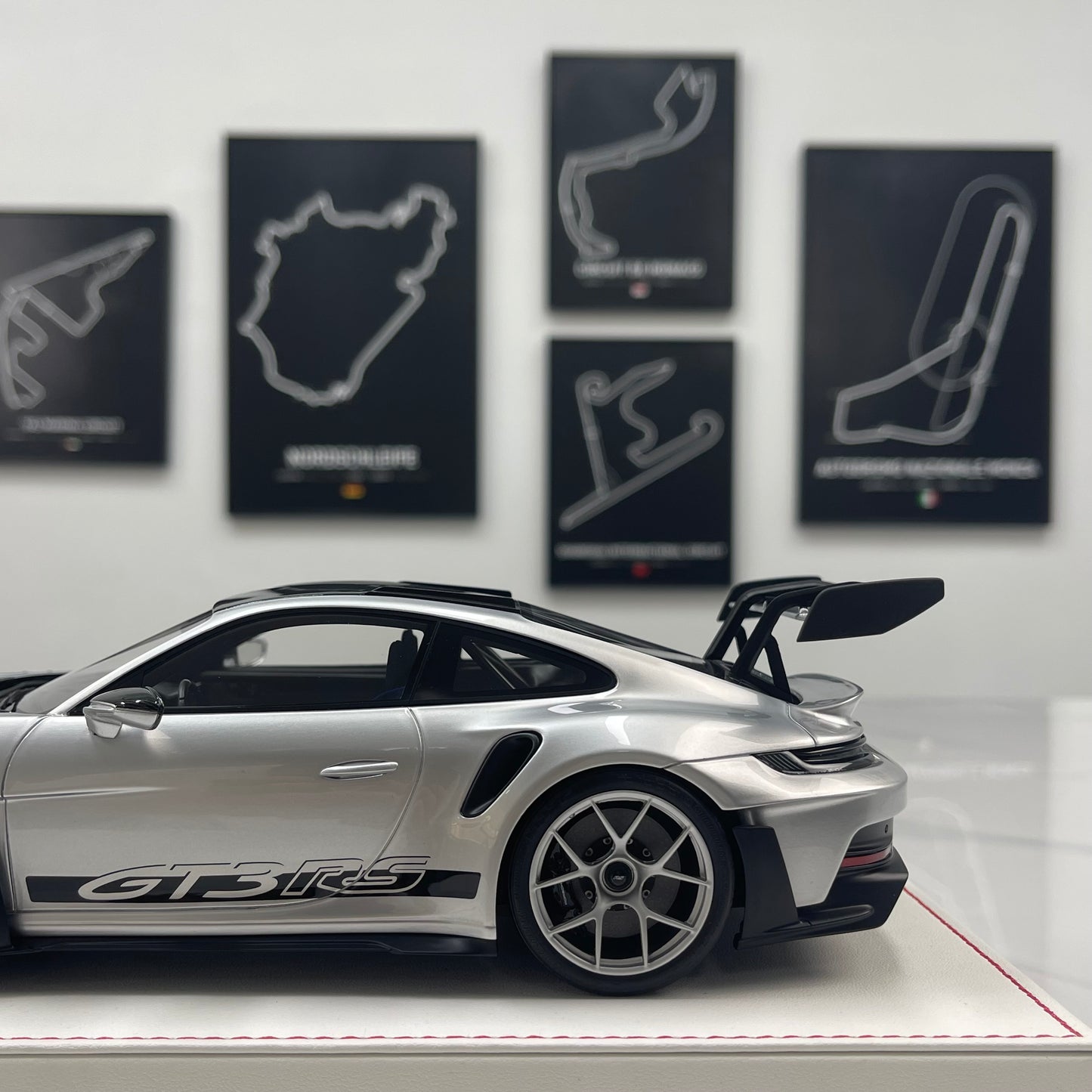 GH MODEL 1/18 Porsche 992 GT3 RS – GT Silver – Limited Edition Model Car
