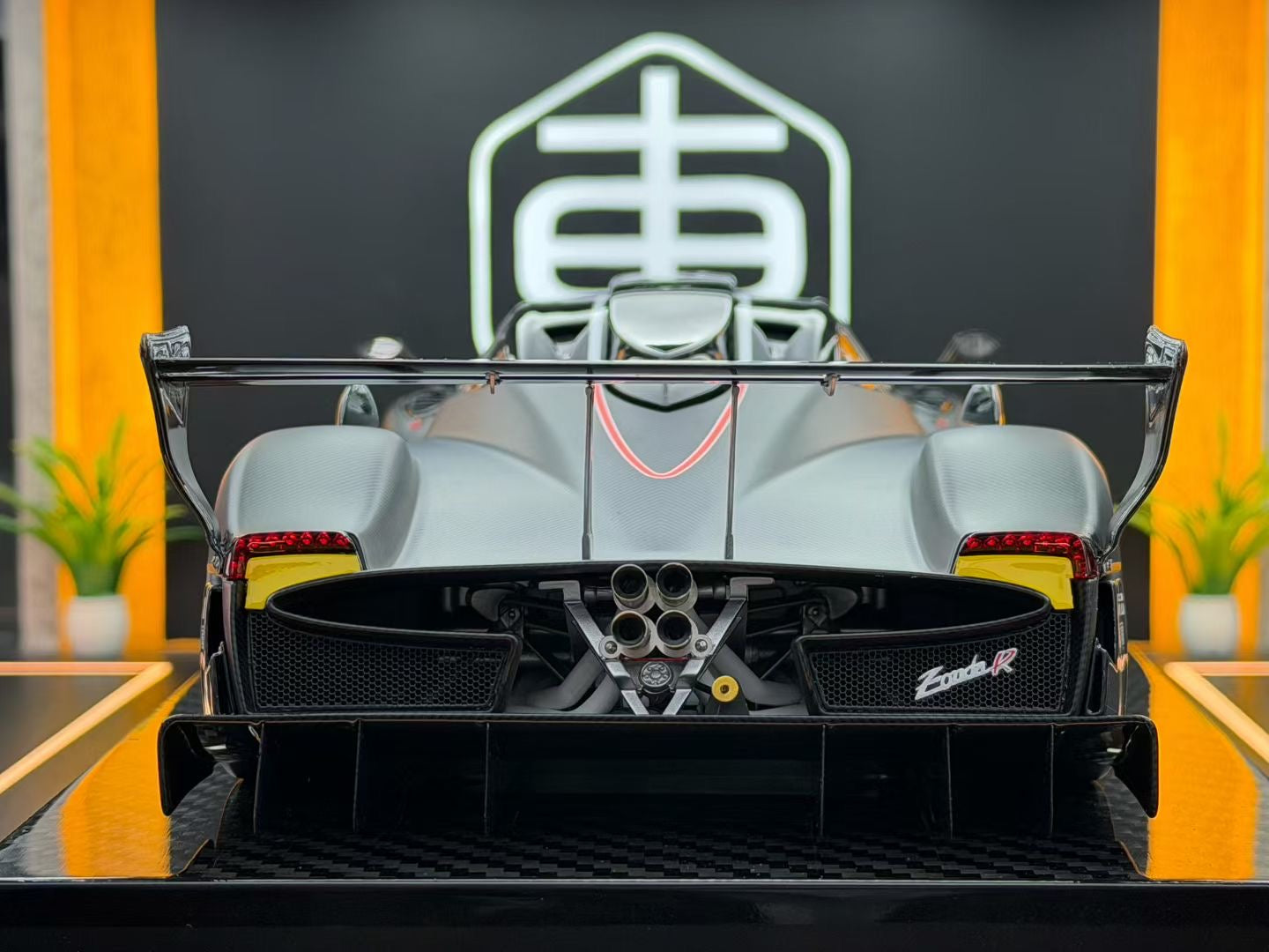 KASH MODEL 1/18 Pagani ZONDA R Matte Carbon Black KPZR001