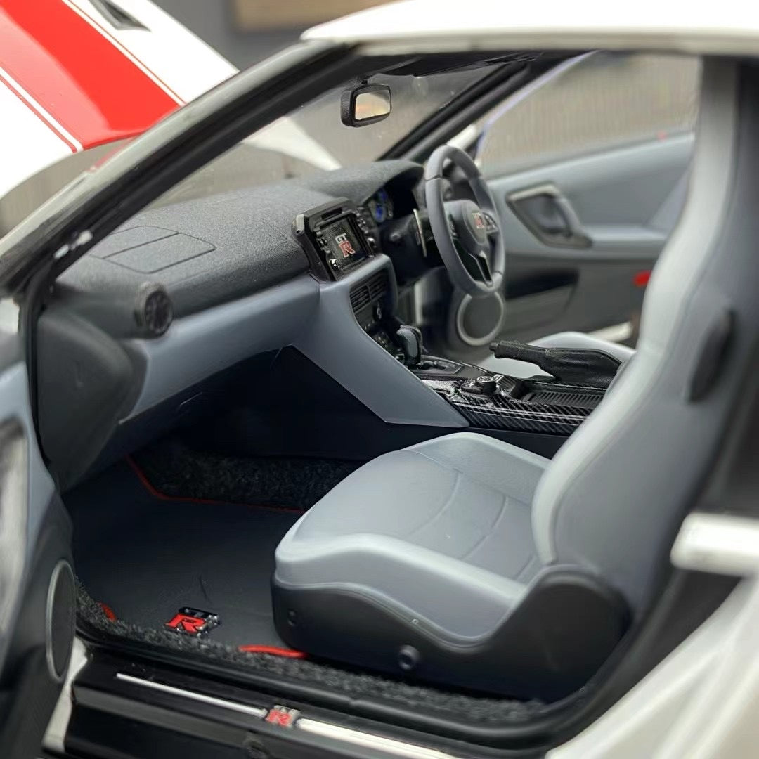 MH 1/18 Nissan GTR R35 50th Anniversary Alloy Full Opening Simulation Car Model

Nissan GTR R35 White