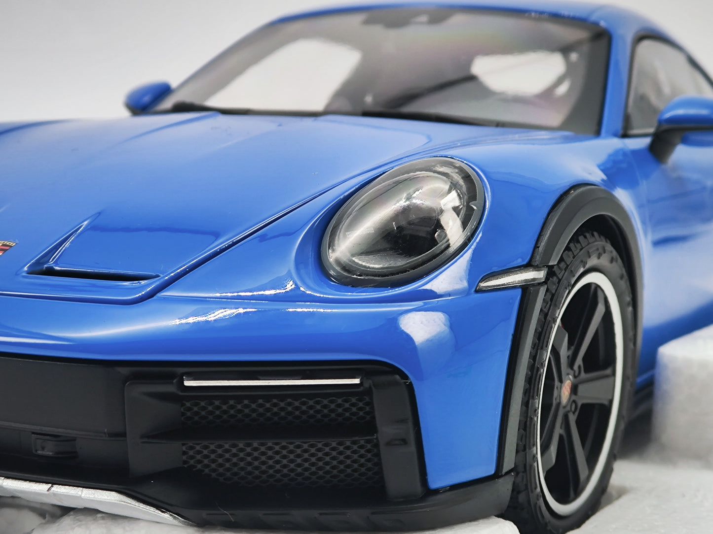 MINICHAMPS 1/18 Porsche 911 DAKAR Blue Alloy Car Model