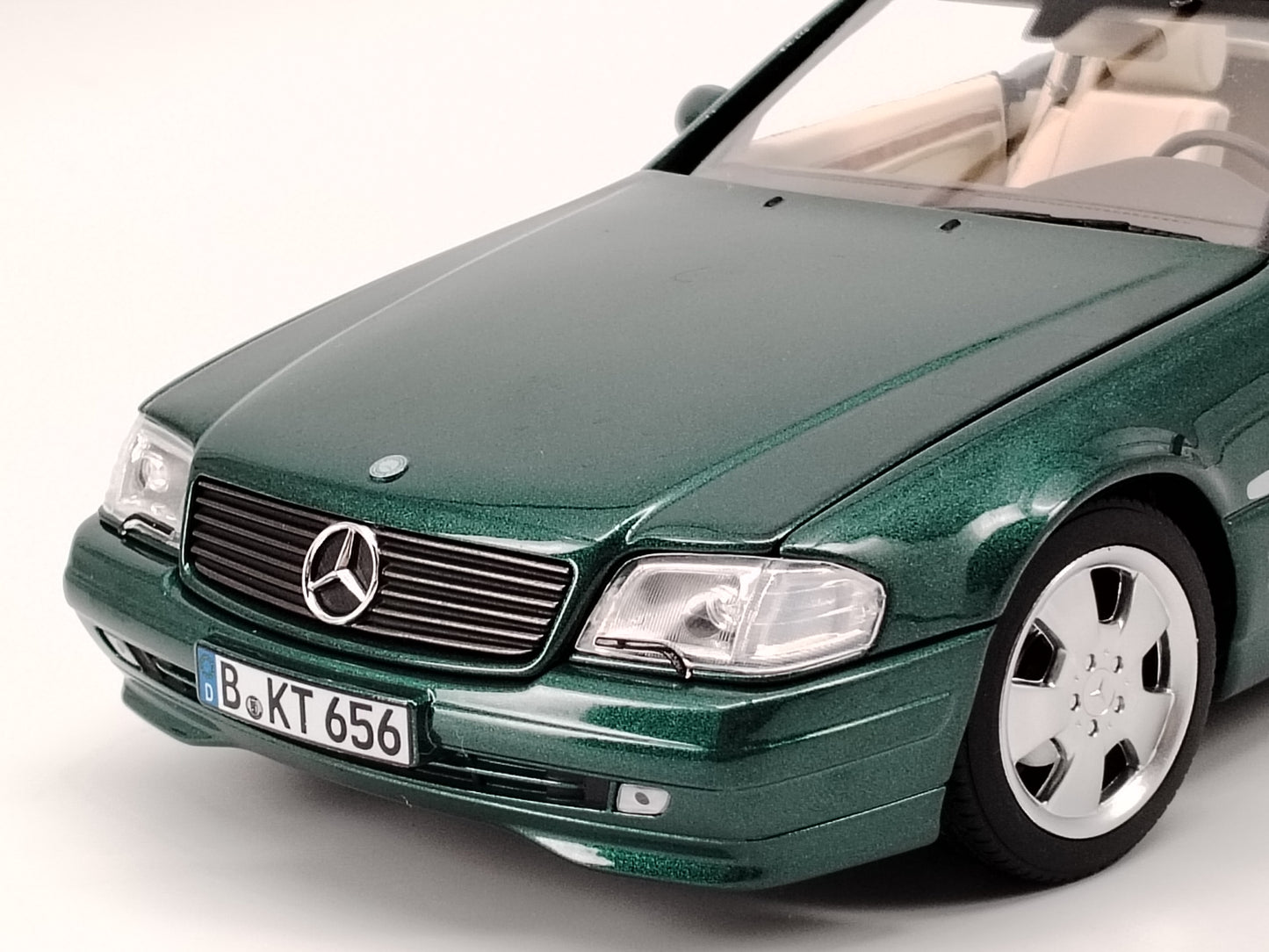 Norev 1/18 Mercedes SL500 1999 Metallic Green Alloy Full Opening Car Model