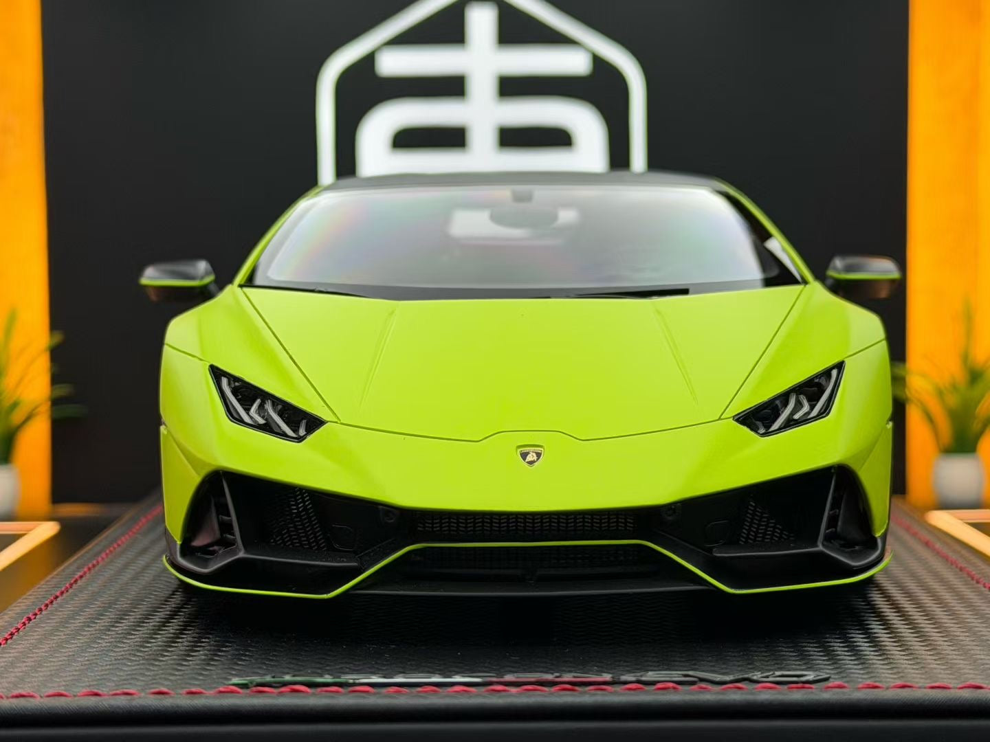 MR 1:18 Lamborghini Huracan Evo Fluo Capsule Verde Shock 24/49 DDJ079