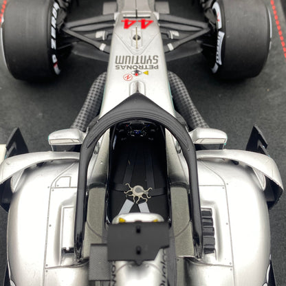 Spark 1/18 Mercedes-AMG F1 Team W09 2018 Brazil Grand Prix Victory No. 44 Hamilton Buonarte Special Edition Silver Paint Simulation Car Model