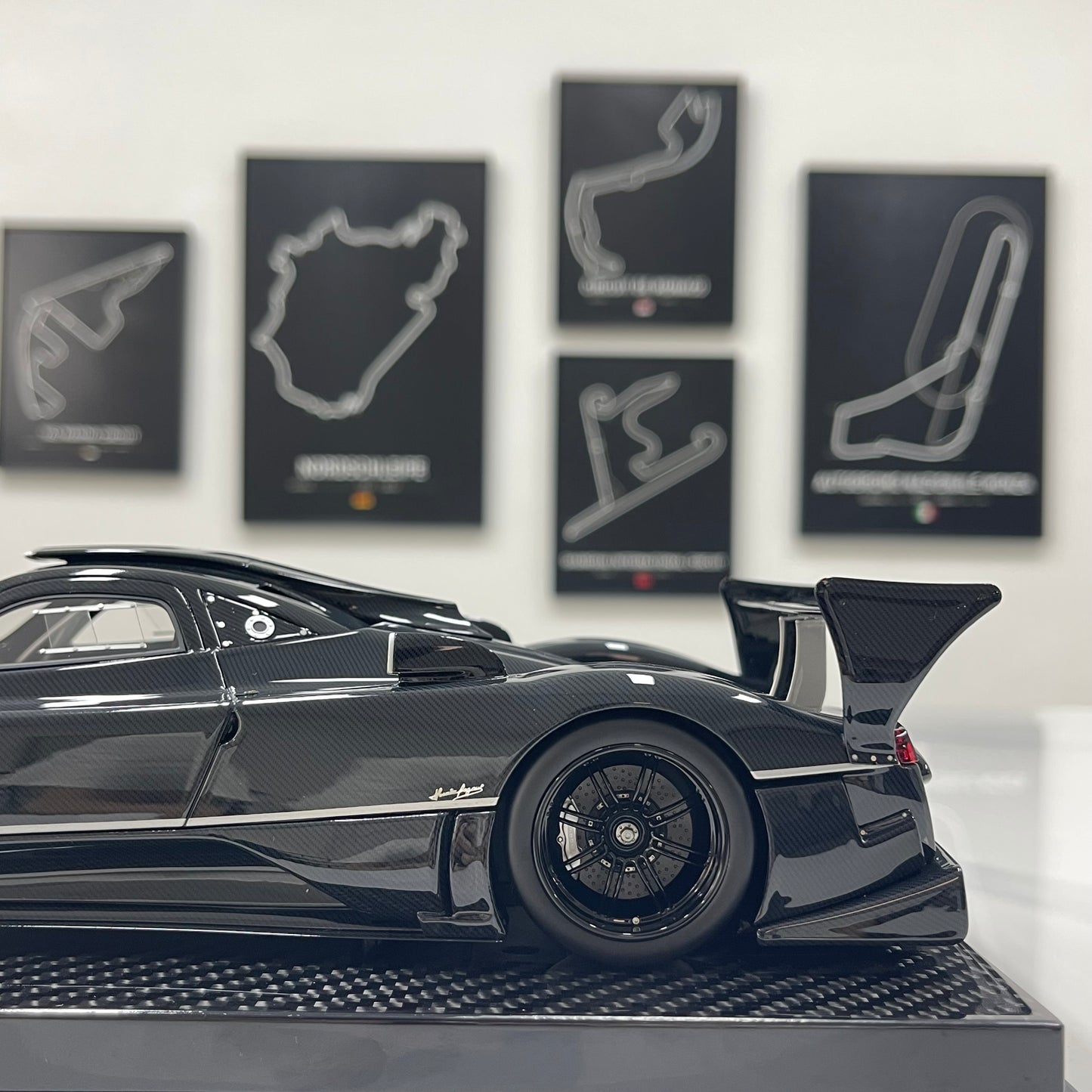 KASH MODEL 1/18 Pagani Zonda R Gloss Carbon Black KPZR002