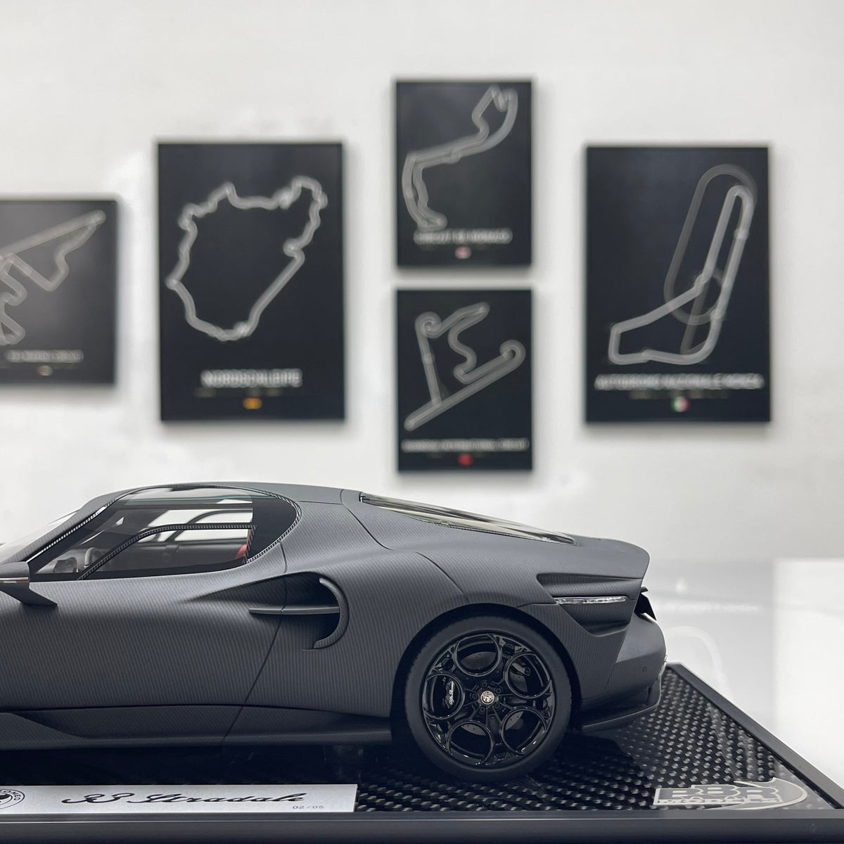 BBR 1/18 Alfa Romeo 33 Stradale Matte Black Carbon Fiber P18264GCH