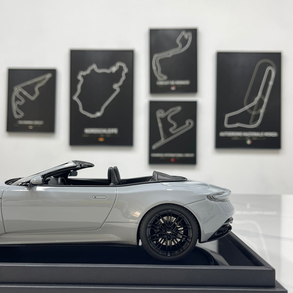 MOTORHELIX 1/18 Aston Martin DB12 Volante (Convertible) - Porcelain Grey (MH396)