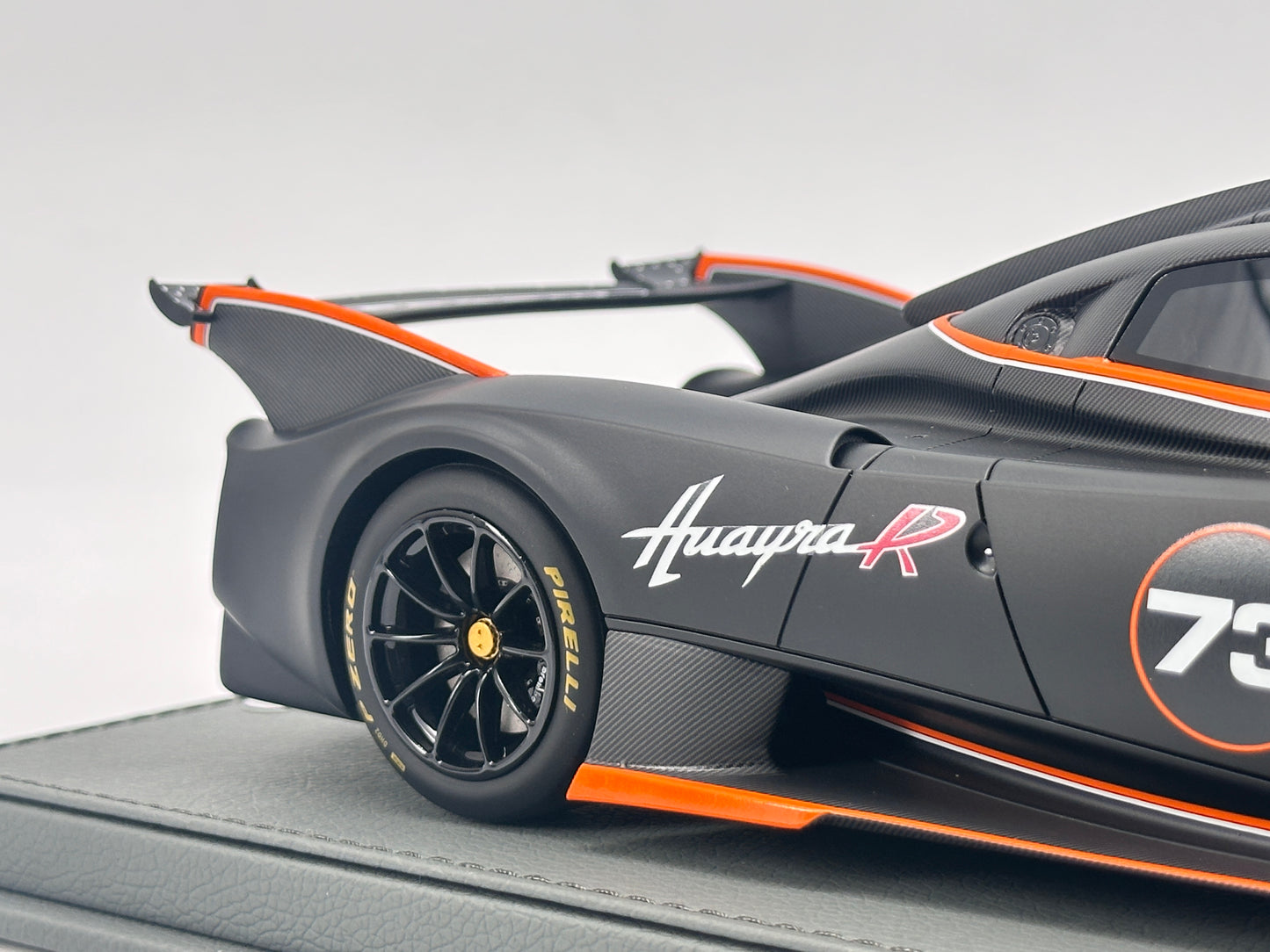 BBR 1/18 Pagani Huayra R Matte Black Simulation Car Model Ornament