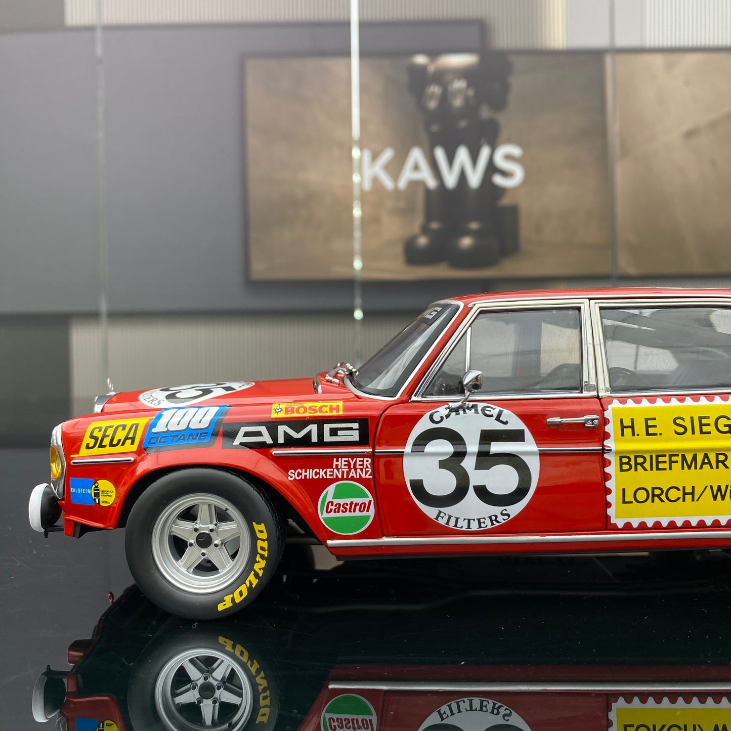 Minichamps 1/18 Benz 300SEL 6.8AMG Red Pig - Modelo de coche de resina, regalo de colección