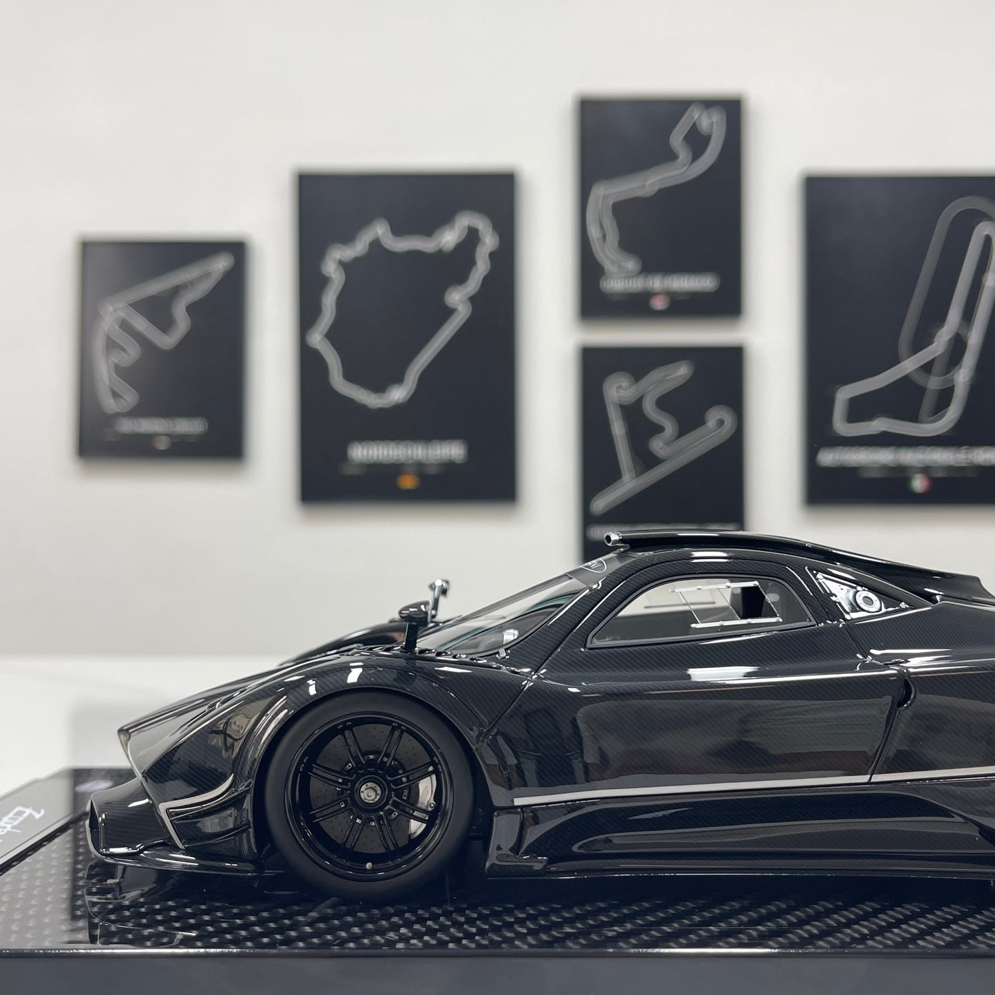 KASH MODEL 1/18 Pagani Zonda R Gloss Carbon Black KPZR002