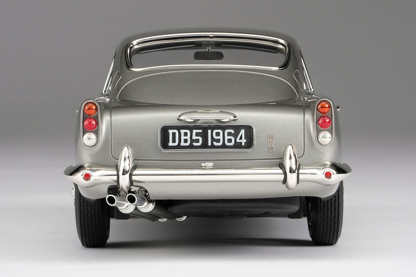 Amalgam 1/18 Aston Martin DB5 high-end limited edition simulation car model