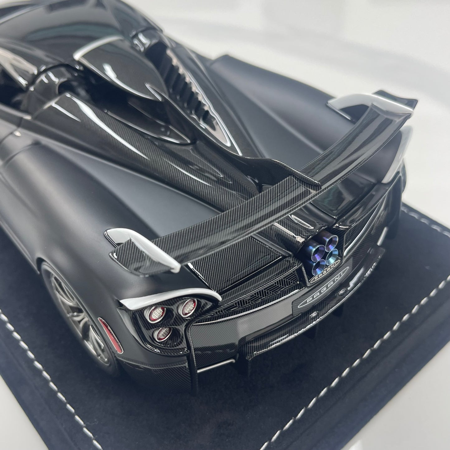 HH Model 1/18 Pagani Huayra Matte Black Carbon HH663