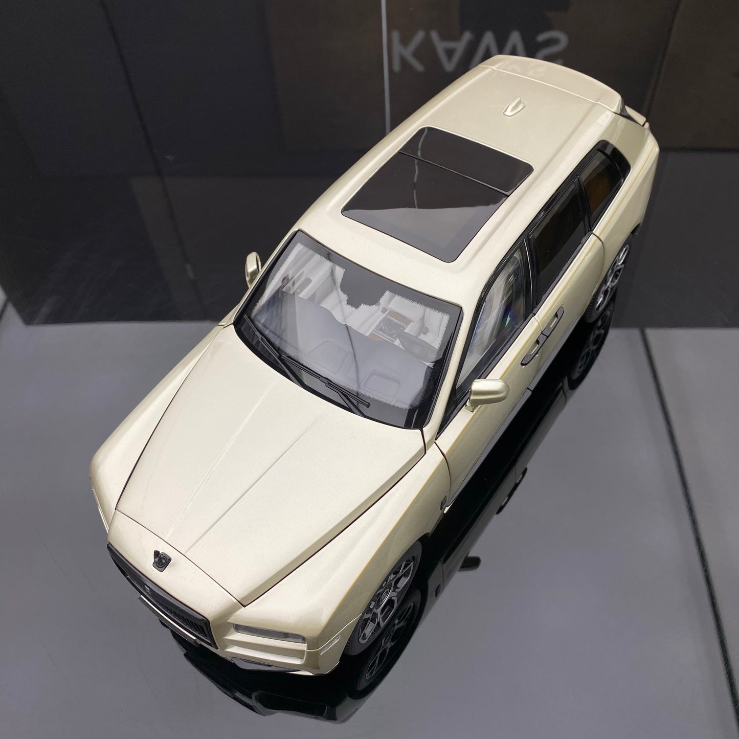 KENGFAI1/18 Rolls-Royce Cullinan alloy full version car model ornaments