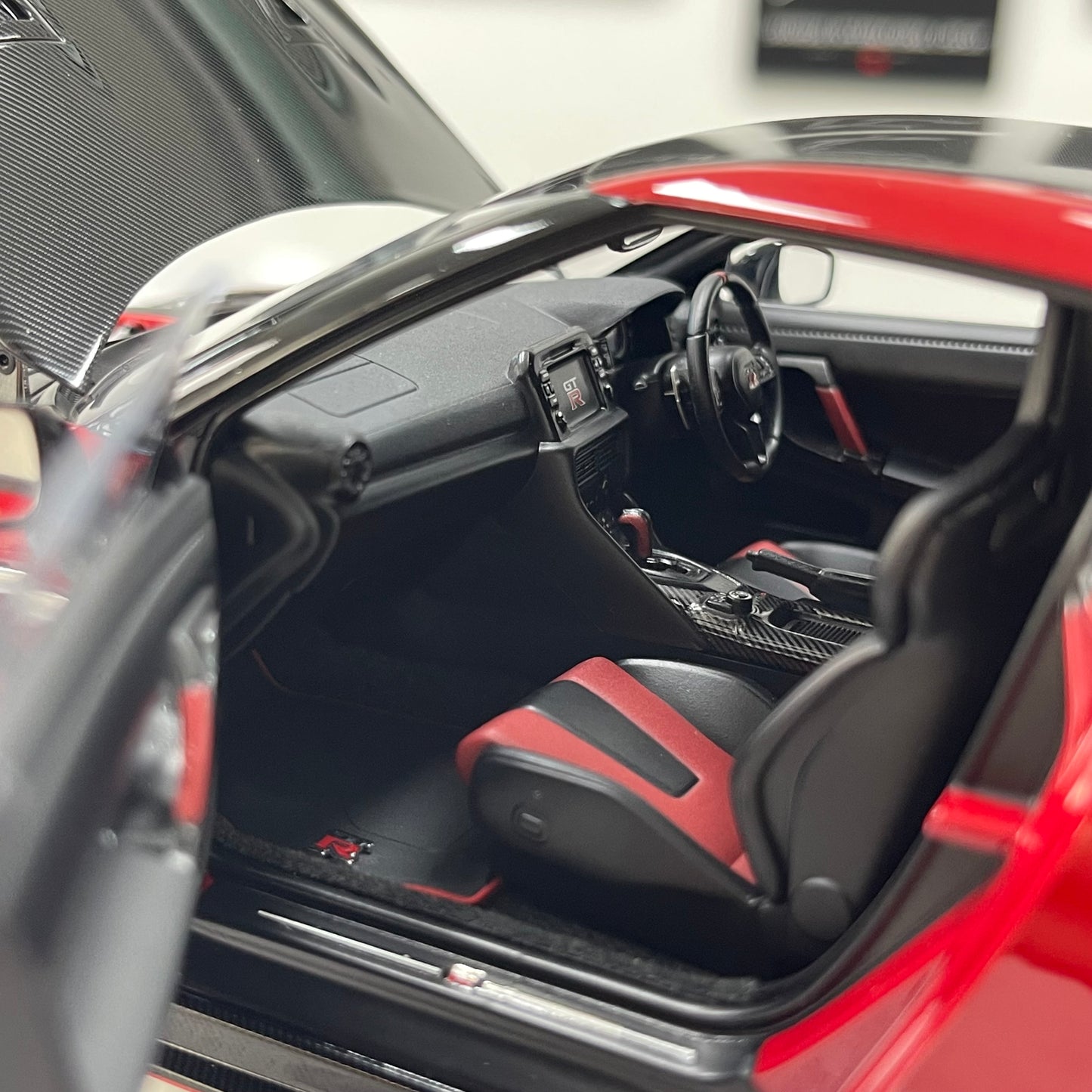 MOTORHELIX 1/18 Nissan GT-R NISMO (R35) Special Edition 2022 Vibrant Red Alloy Full-Opening Model Car