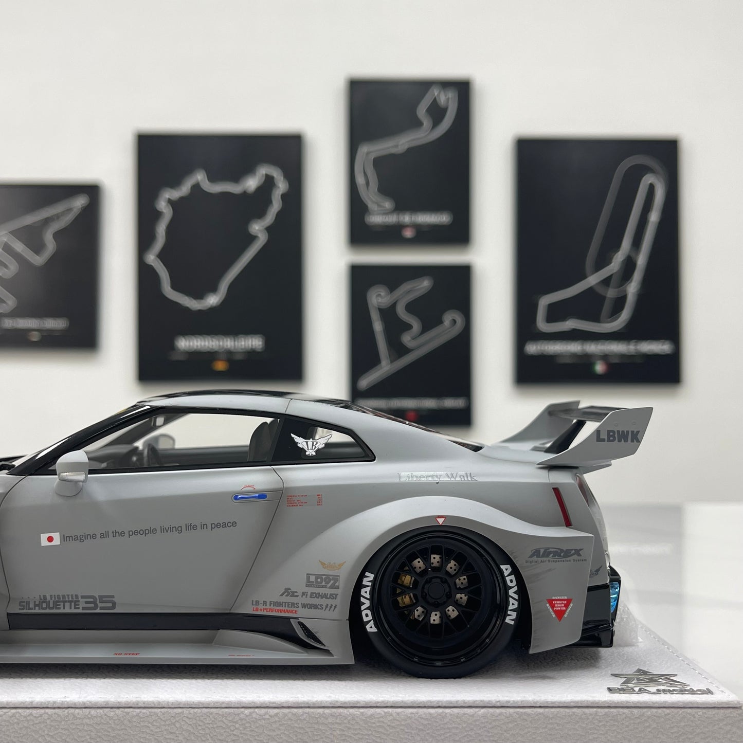 BBA MODEL 1/18 Nissan GTR 35GT-RR Fighter Gray Limited Edition Model Car