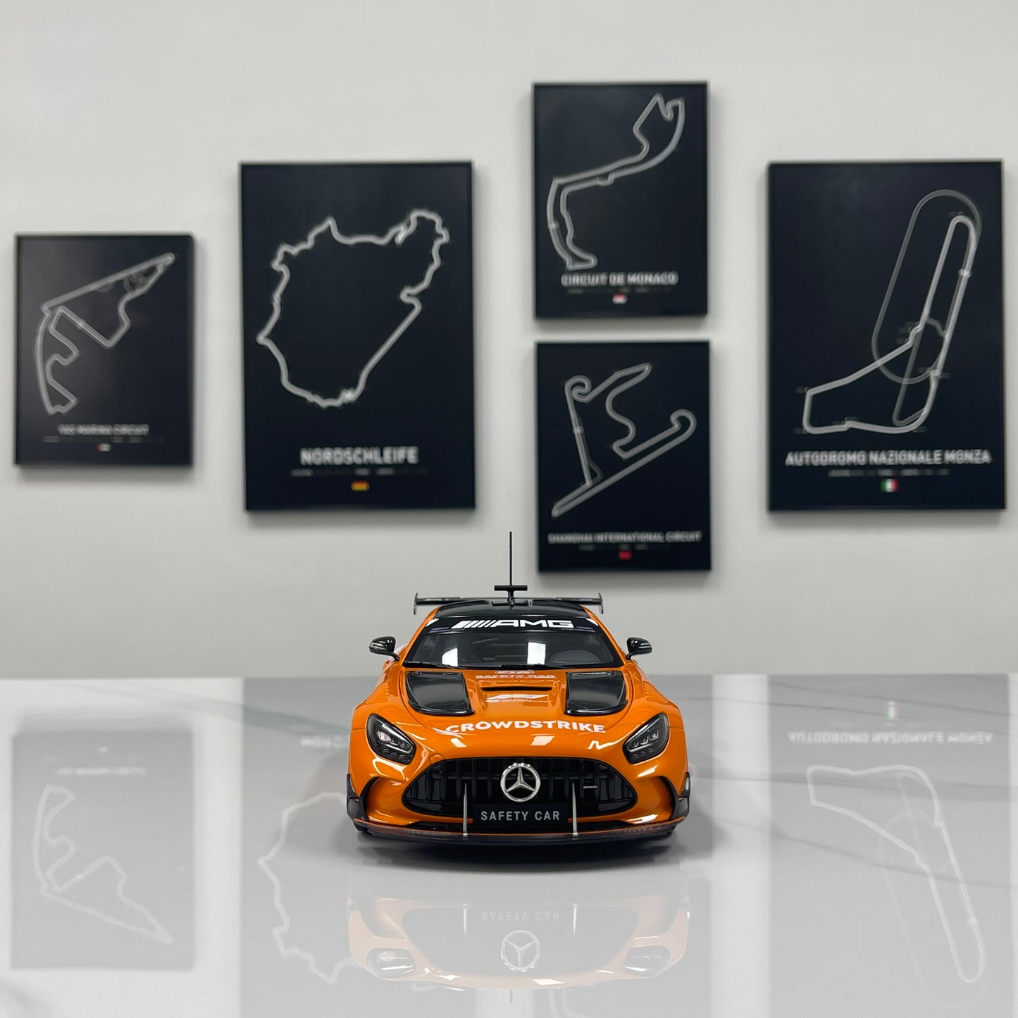 MINICHAMPS 1/18 Mercedes-AMG GT BLACK SERIES SILVERSTONE 2025 Safety Car Orange 110032092