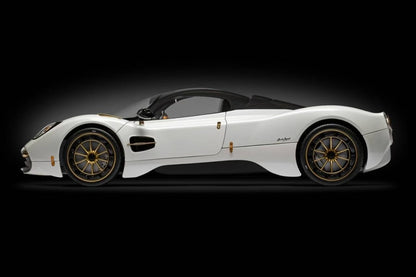 Pocher 1/8 HK123 Pagani Utopia - Bianca Perla Pearl White with Black Carbon Fiber Pattern on Roof, Paint Finish