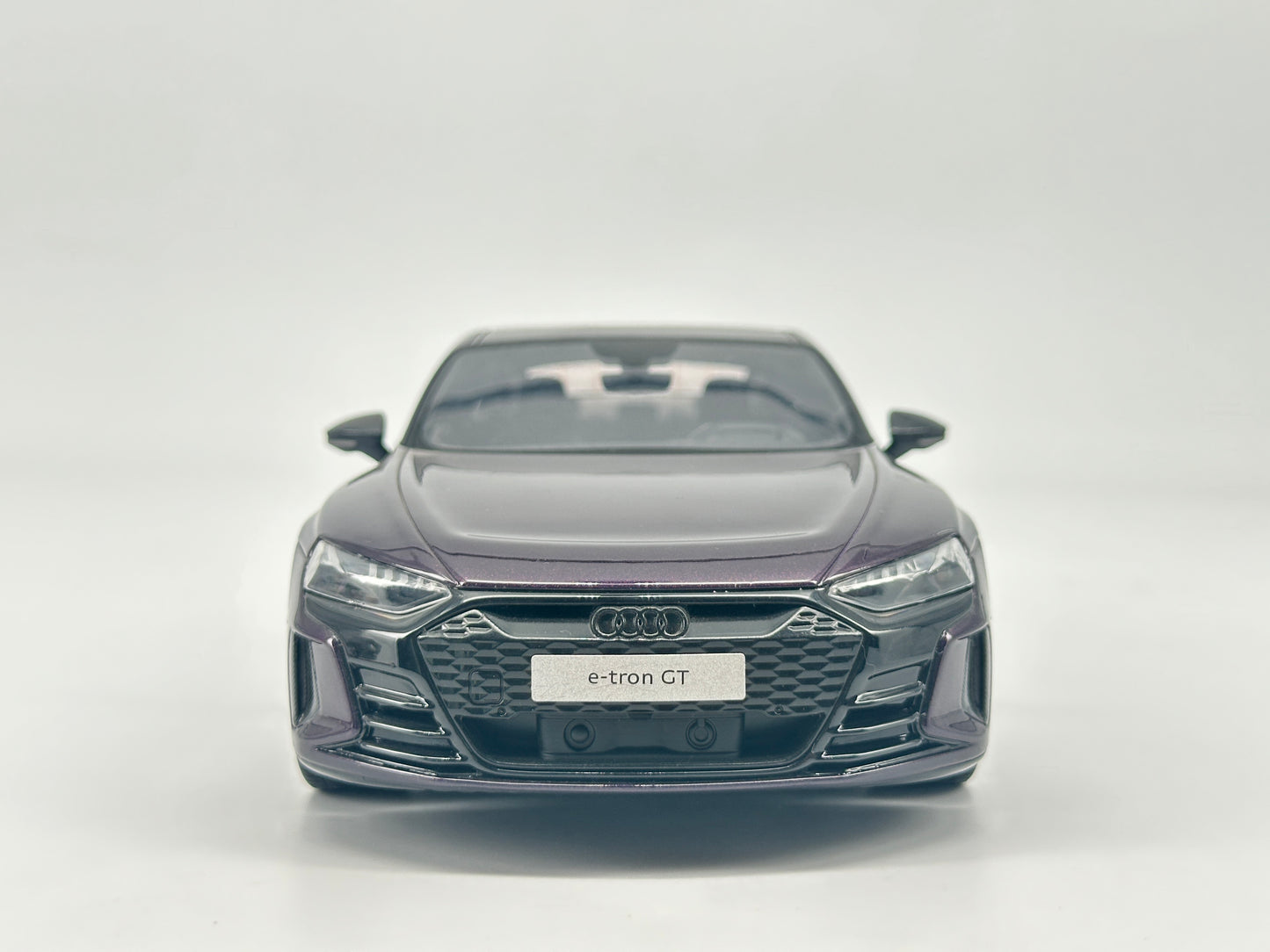 GT Spirit 1/18 Audi RS E-TRON Purple New Energy Vehicle Model Ornaments