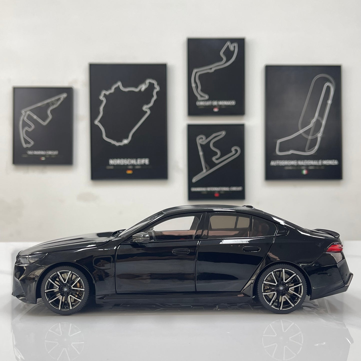 MINICHAMPS 1/18 BMW M5 2024 Metallic Black 110023801