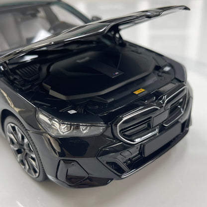 MINICHAMPS 1/18 BMW i5 M60 Touring 2024 Metallic Black 110023602