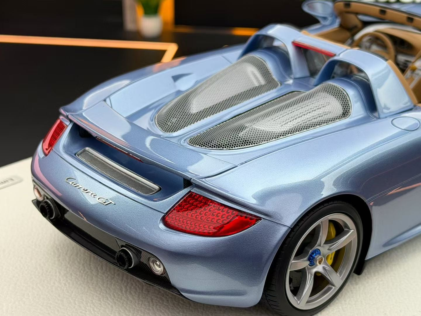 MU 1:18 Porsche Carrera GT Horizon Blue Metallic 11/100 DDJ037