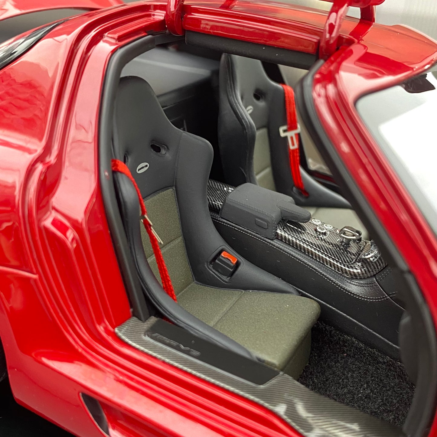 MINICHAMPS 1/18 Mercedes-Benz AMG SLS Black Series Aleación roja Modelo de coche de simulación totalmente abierto Colección de adornos