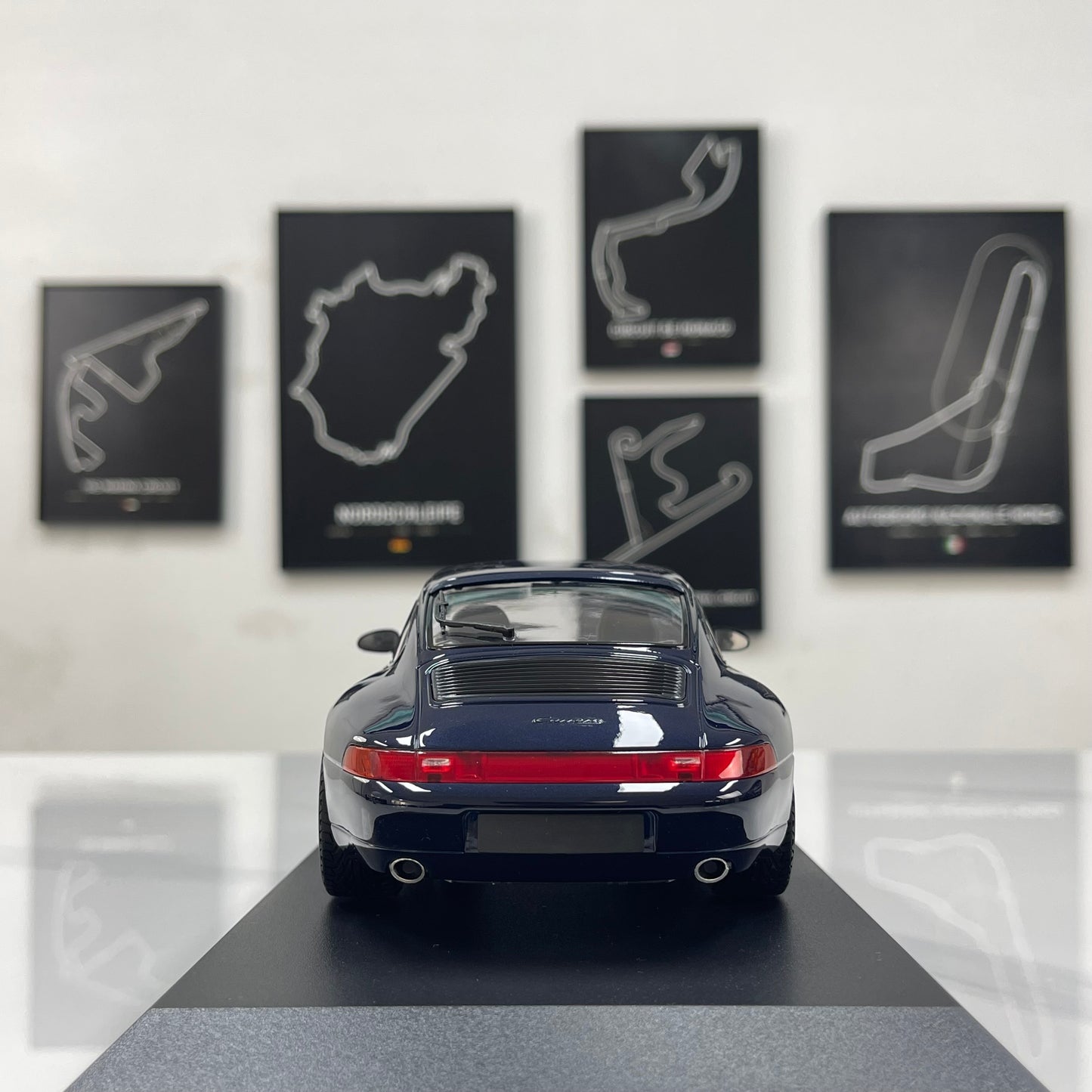 MINICHAMPS 1/18 Porsche 911 (993) 1993 Metallic Blue 155061100
