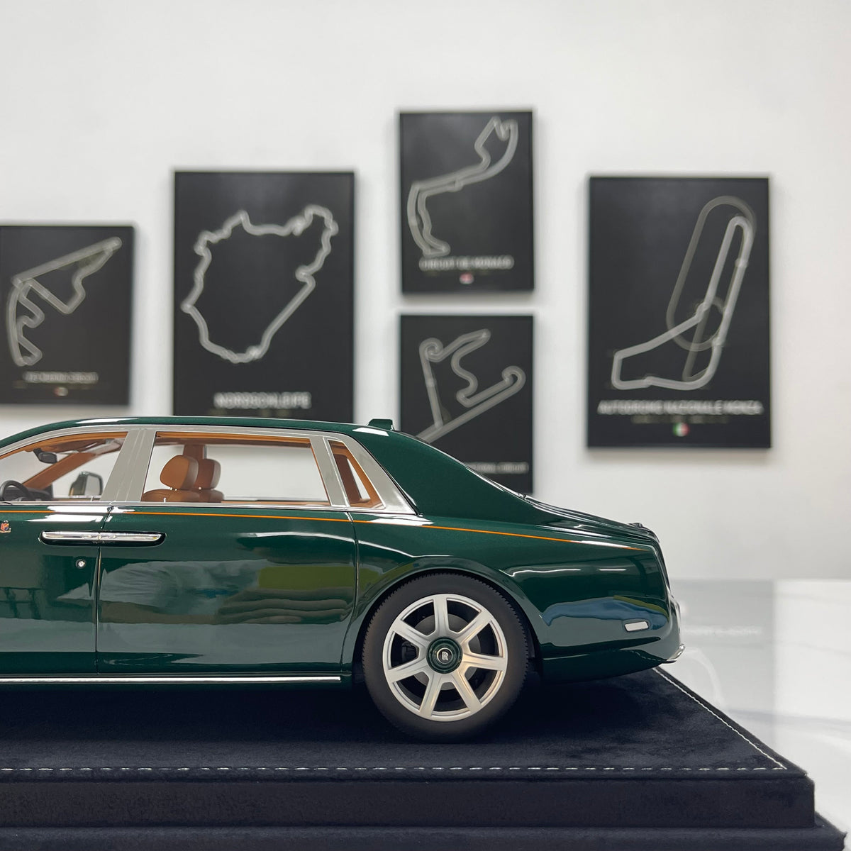 HH Model 1/18 Rolls-Royce Phantom Series II – Peninsula Green (HH734)
