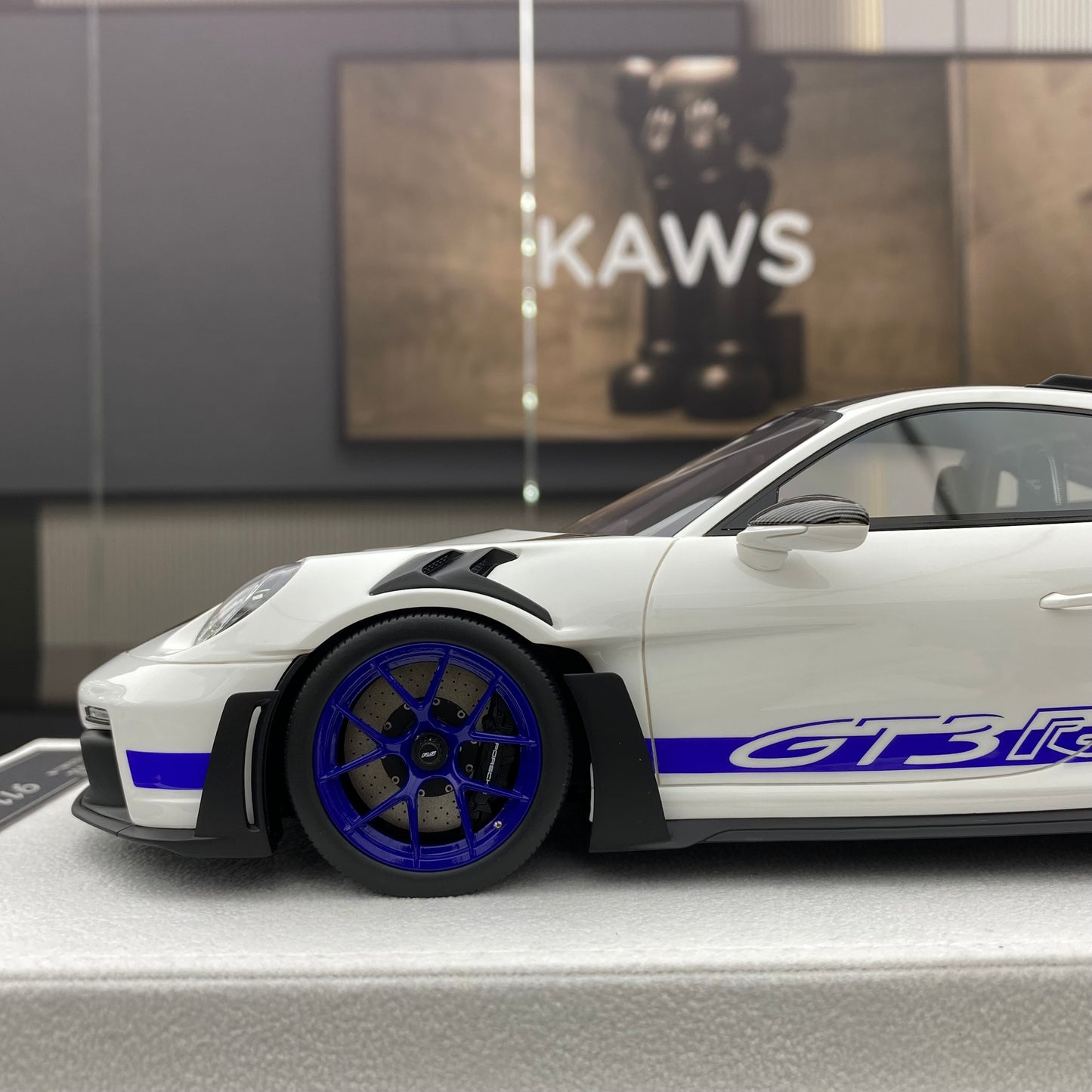 FuelMe 1/18 Porsche 992 GT3RS white blue wheels simulation car model