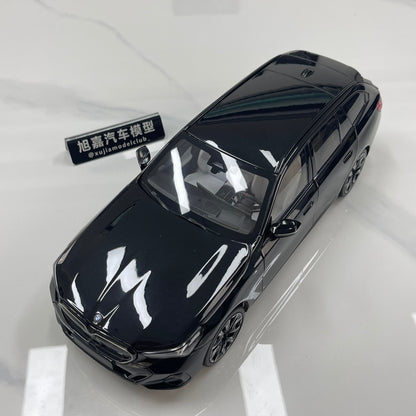 MINICHAMPS 1/18 BMW i5 M60 Touring 2024 Metallic Black 110023602