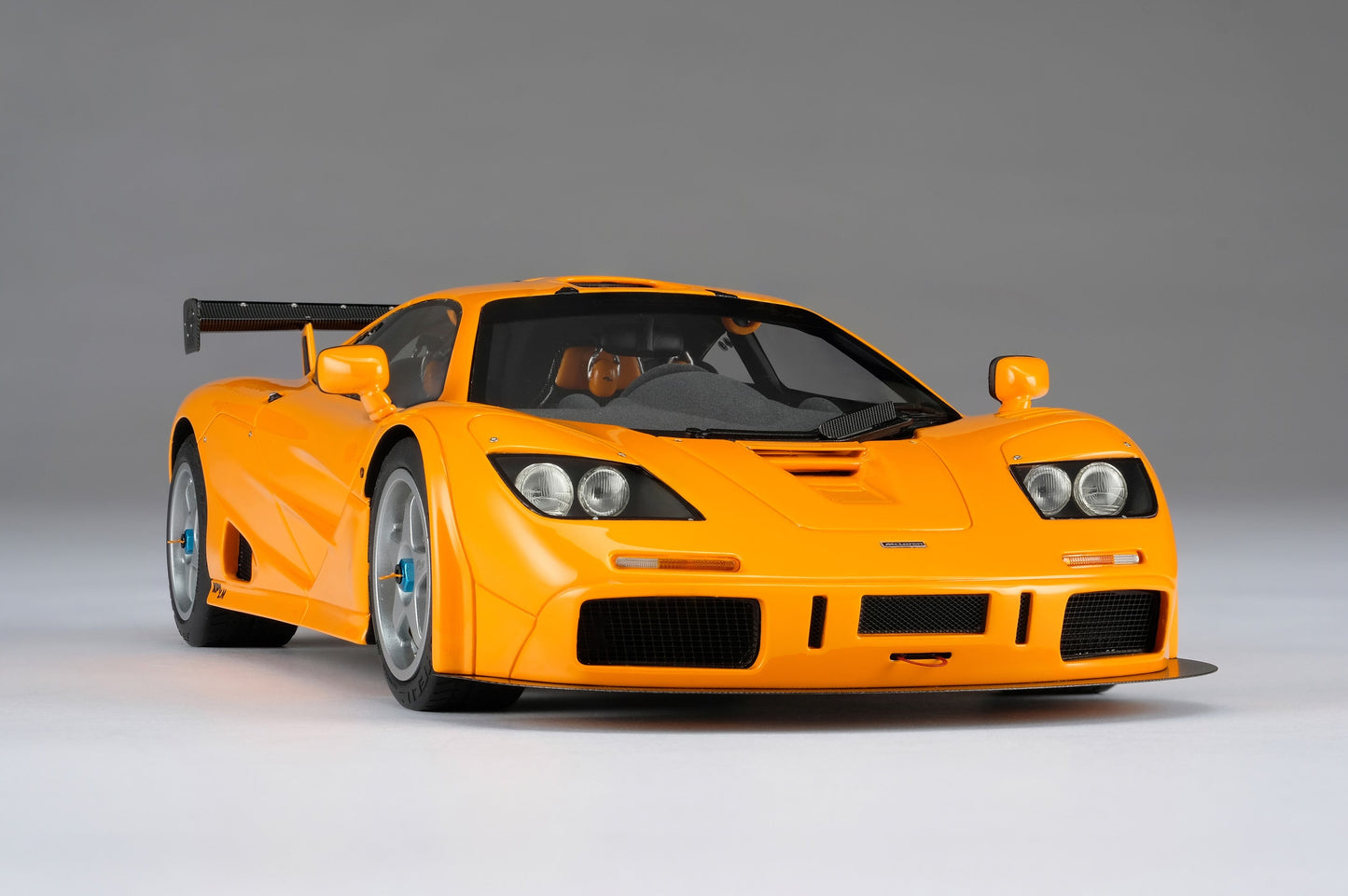 Amalgam 1/18 McLaren F1LM yellow simulation car model birthday gift ornament