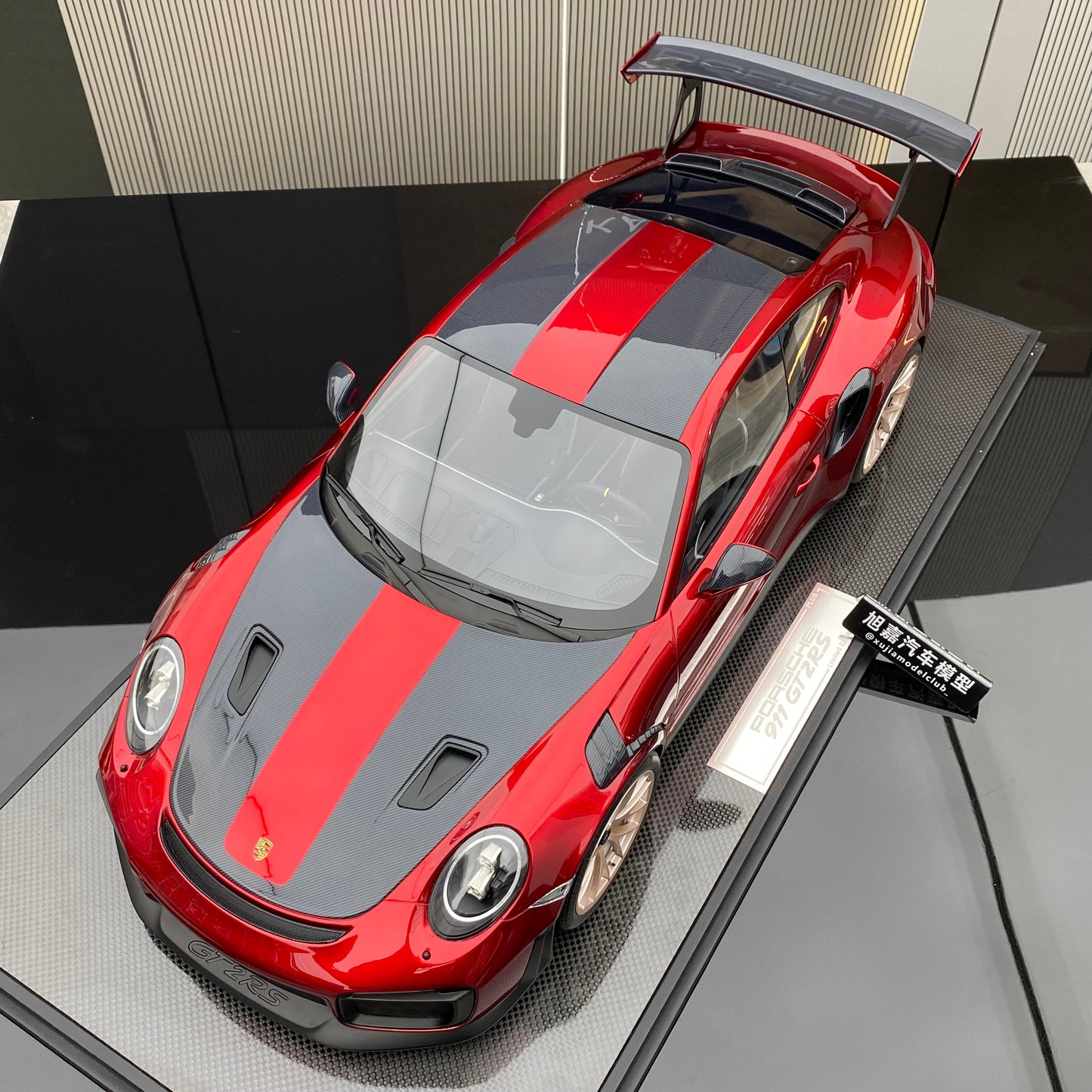 DM 1/8 Porsche 911 GT2RS trendy collectible ornaments simulation car model