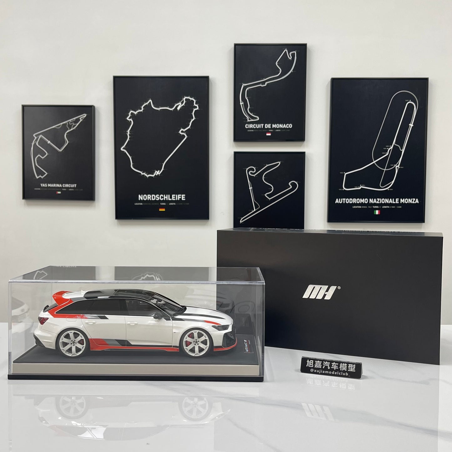 MOTORHELIX 1/18 Audi RS6 Avant GT Acona White Resin Closed Model