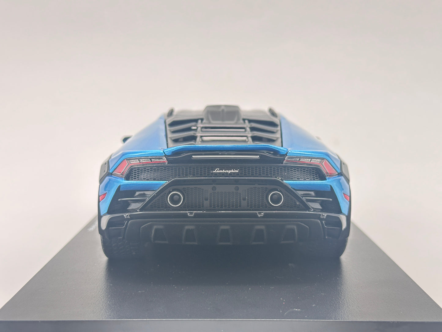 TOPSPEED 1/18 Lamborghini Huracan Sterrato Blue Resin Model